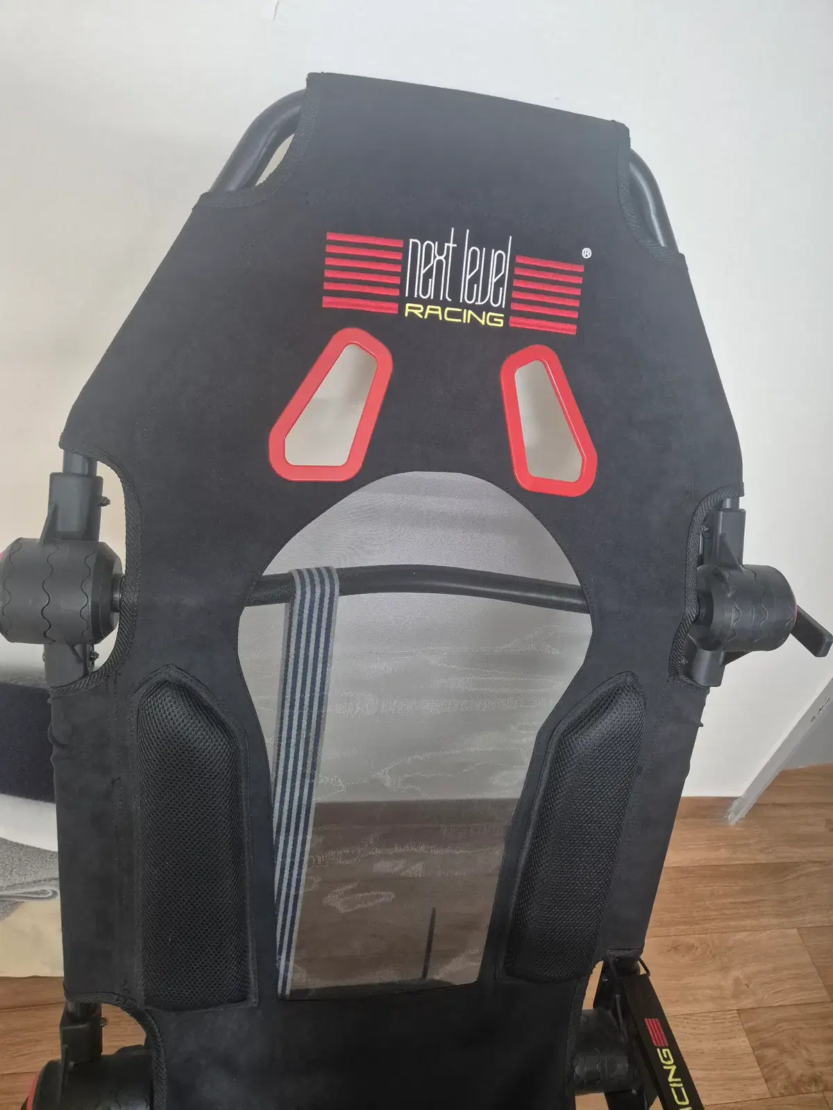 트러스트 마스터 T300RS GT 넥스트레벨 체어