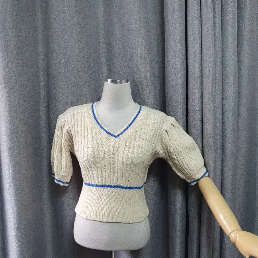 퍼프 크림 반팔니트