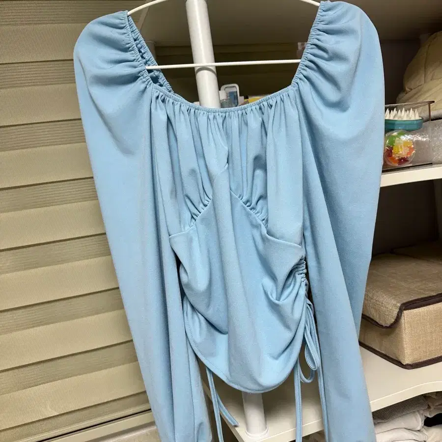셔링 스퀘어넥 퍼프 블라우스