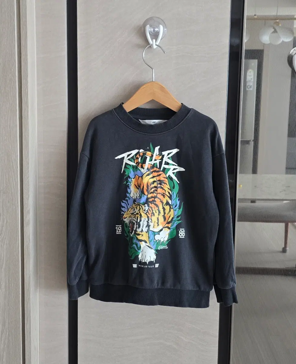 H&M 맨투맨티 120