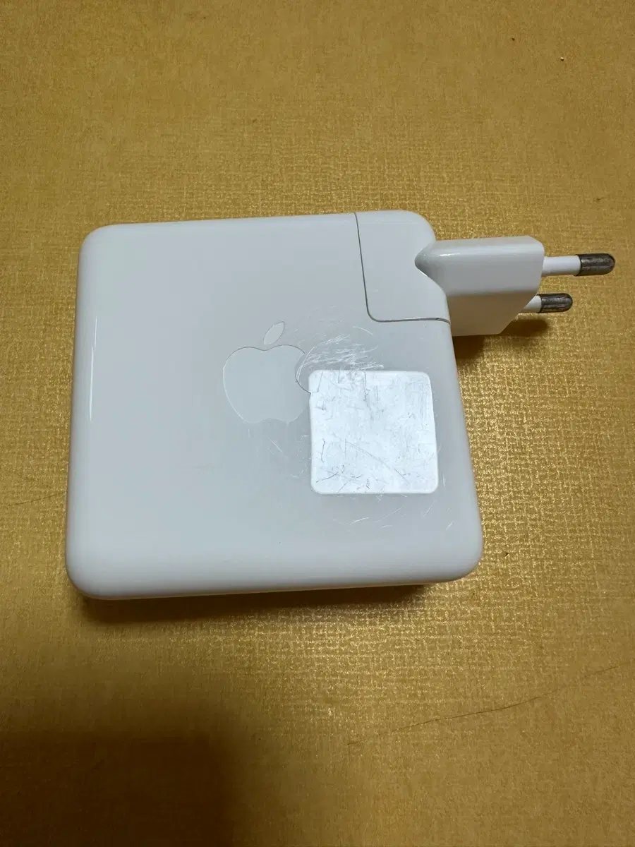 애플 87W USB-C 전원 어댑터 (A1719) 판매합니다.