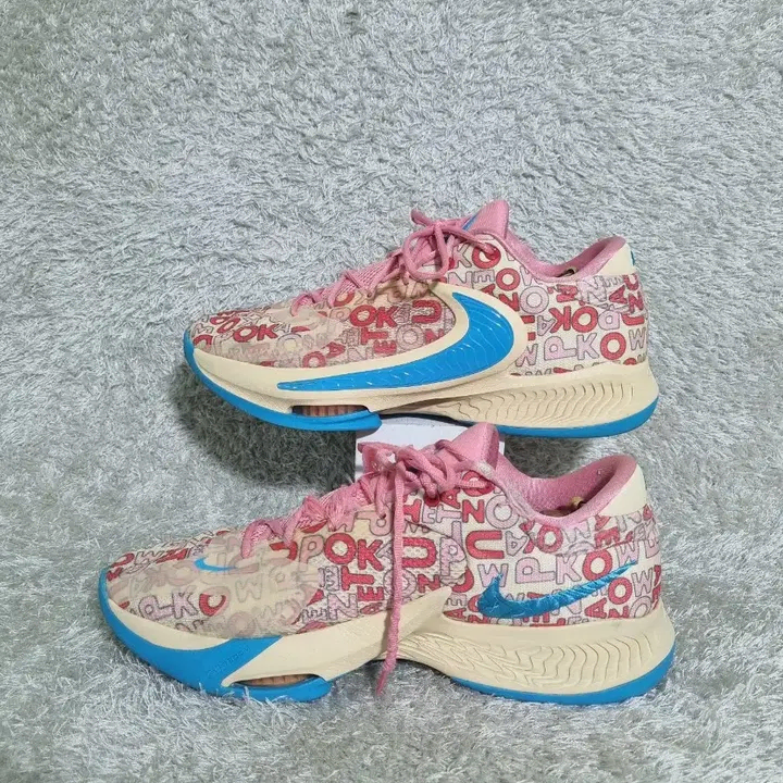 310 나이키 줌 프릭4 페일 바닐라 코랄 농구화