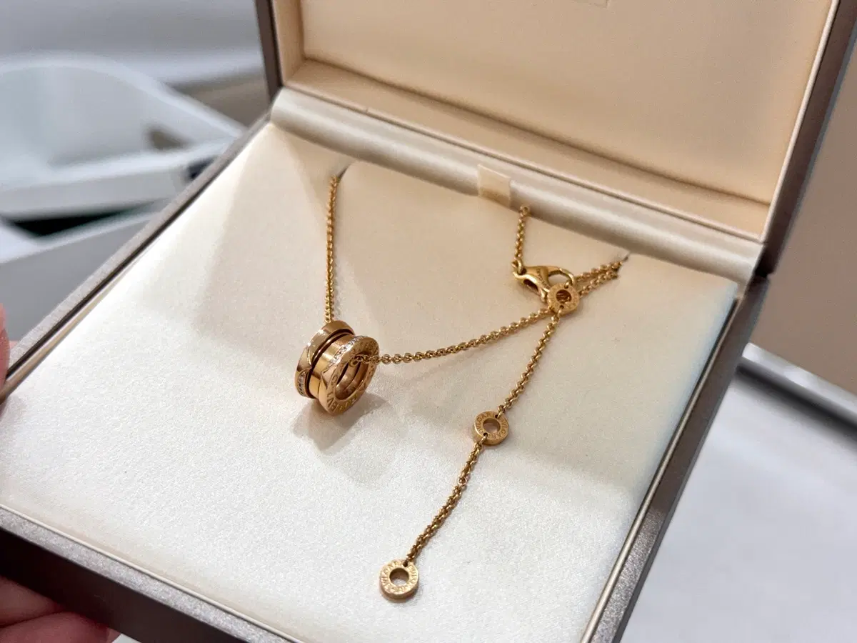 불가리 비제로원 데미파베 목걸이 18k 로즈골드
