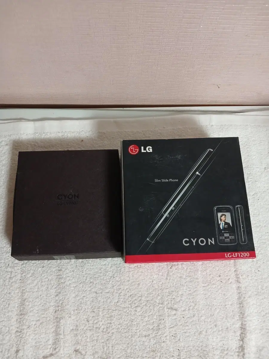 LG CYON  미사용 박스폰 2대 일괄 소장 디피용