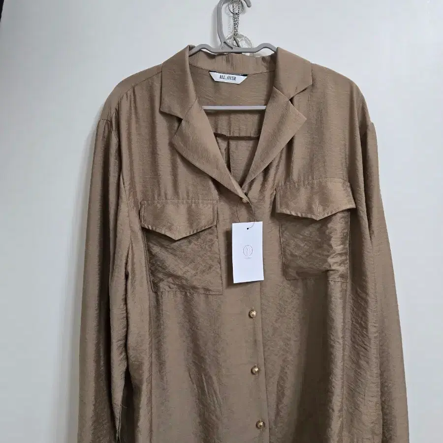 유인어스 블라우스