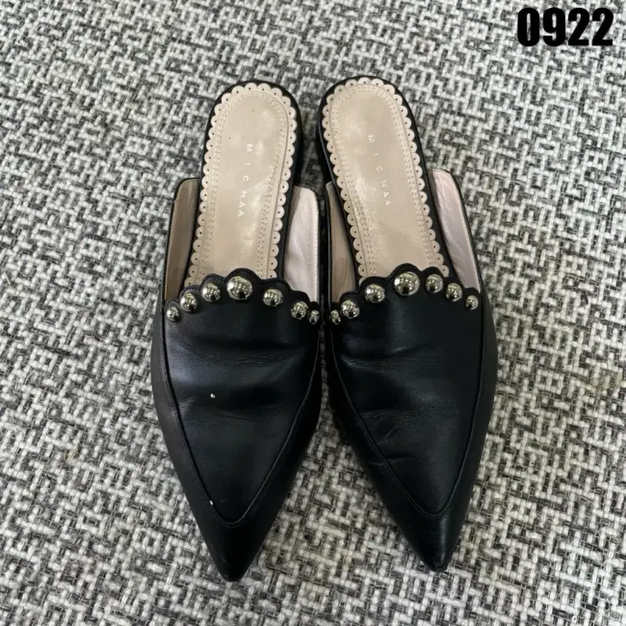미샤 뮬 플랫슈즈 블랙 235
