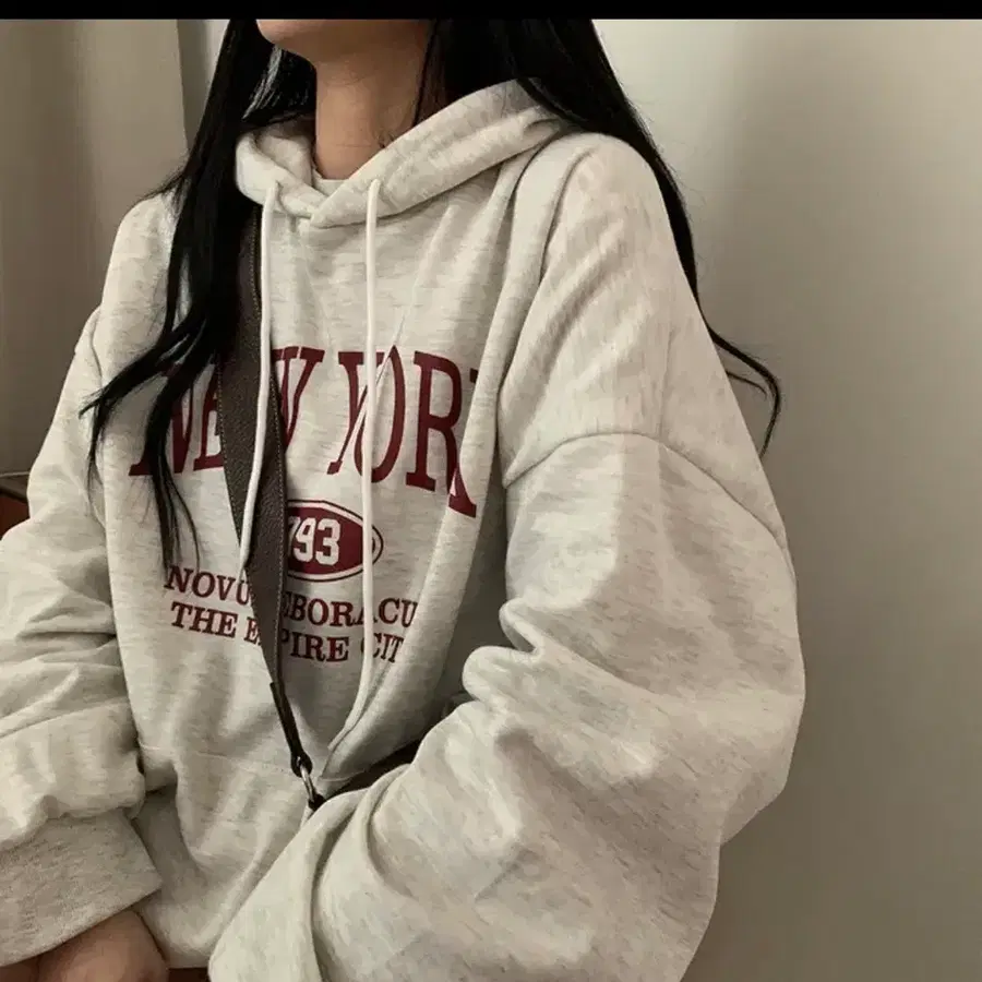 에이블리 뉴욕 오버핏 후드티 화이트