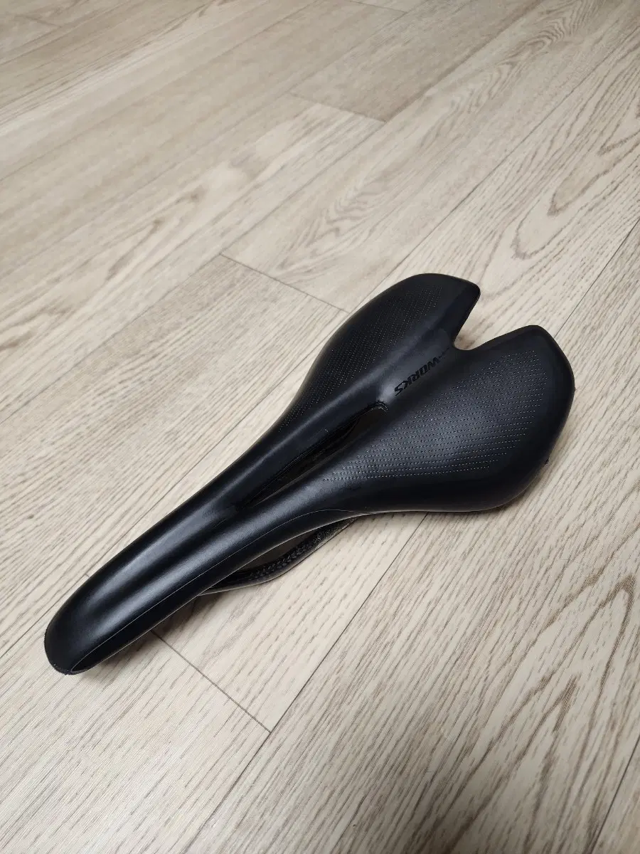스페셜라이즈드 에스웍 투페 143mm 카본 안장