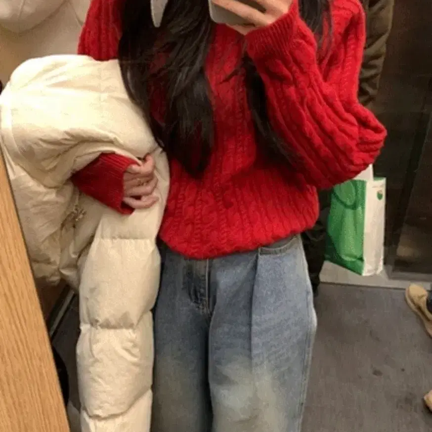 모너프 머핀 케이블 니트 레드