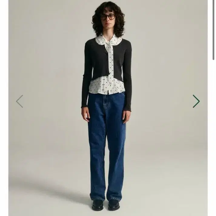 더바넷 Scallop Cropped Knit Cardigan