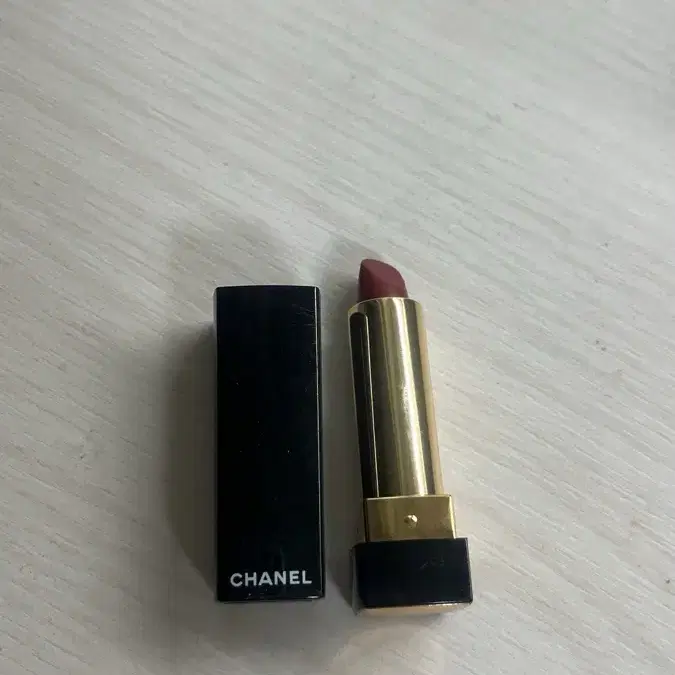 새상품) 샤넬 루쥬 알뤼르 58 ROUGE VIE
