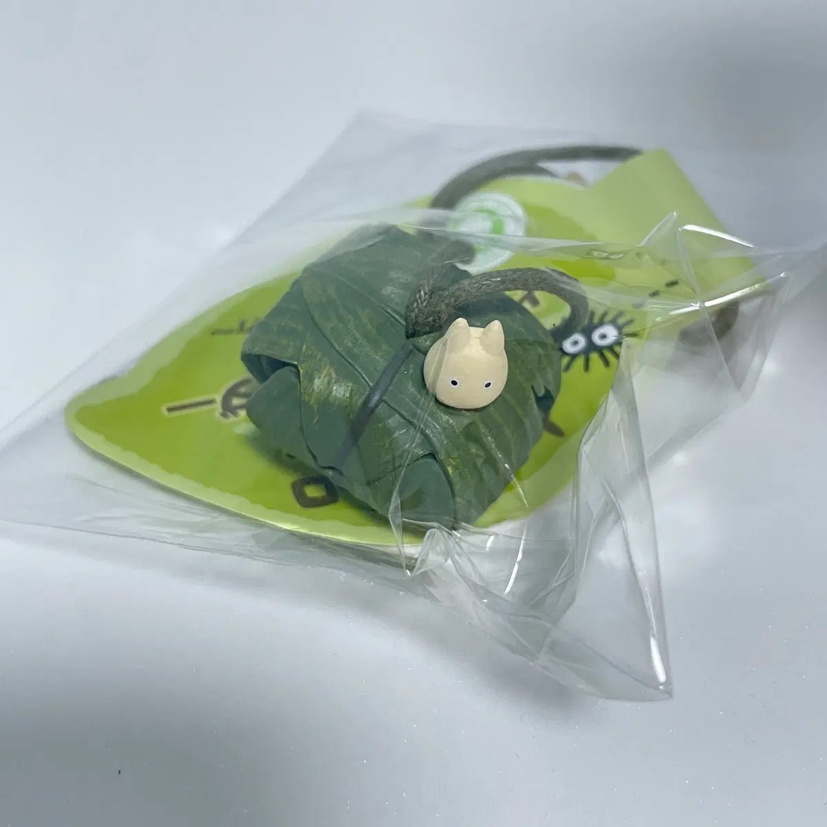 지브리 토토로 데굴데굴 홀더 소토토로와 쿠로스케