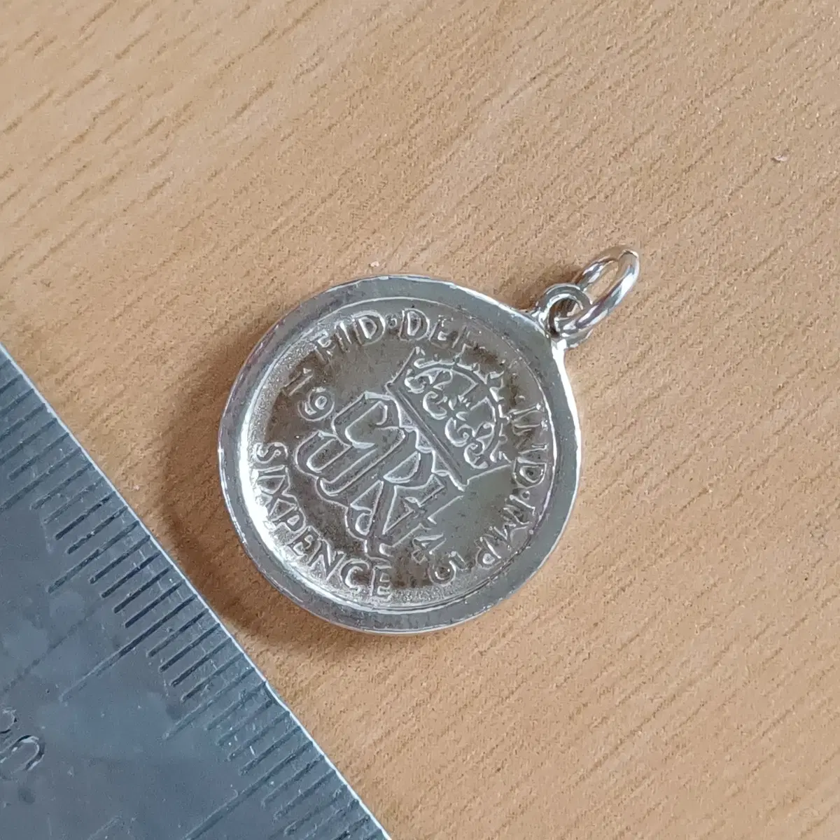 1945년 은화 식스펜스 펜던트