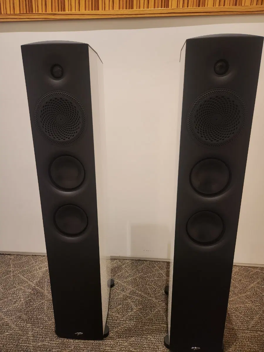 패러다임 Premier 700F 스피커 화이트 판매합니다.