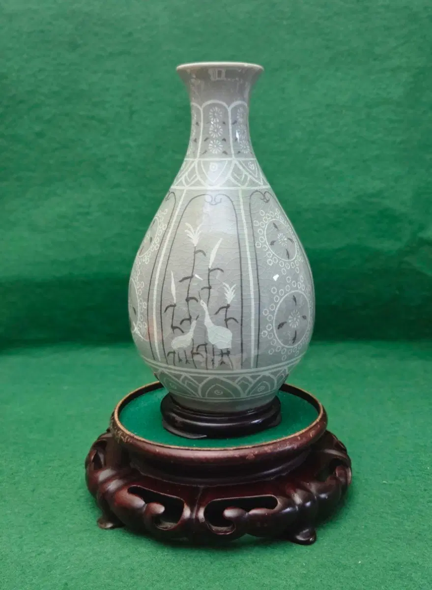 청자상감 유로 수금문 주병(25.5cm)
