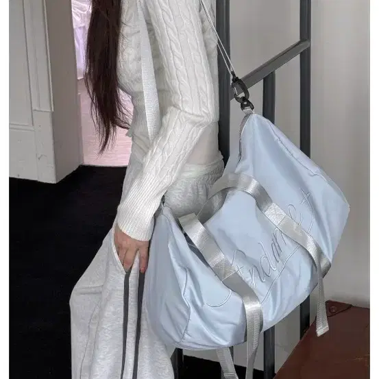 카인다미 멀티스트랩 보스턴백 아이보리
