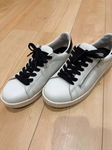 아나러베이션 스니커즈