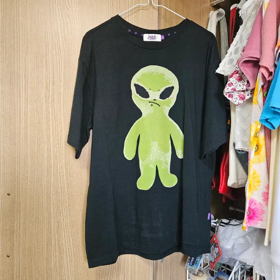 새제품 후드후드 반팔 브랙 에일리언 외계인 티셔츠