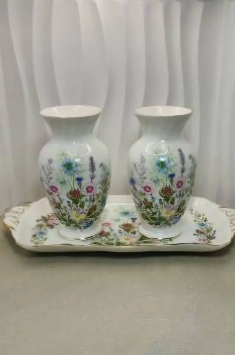 황실찻잔 Aynsley Wild Tudor 빈티지 화병 2 + 트레이 세트 / 영국 본차이나