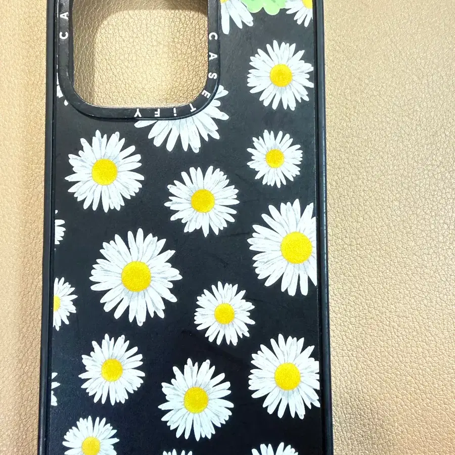 CASETiFY 데이지 패턴 16pro 케이스