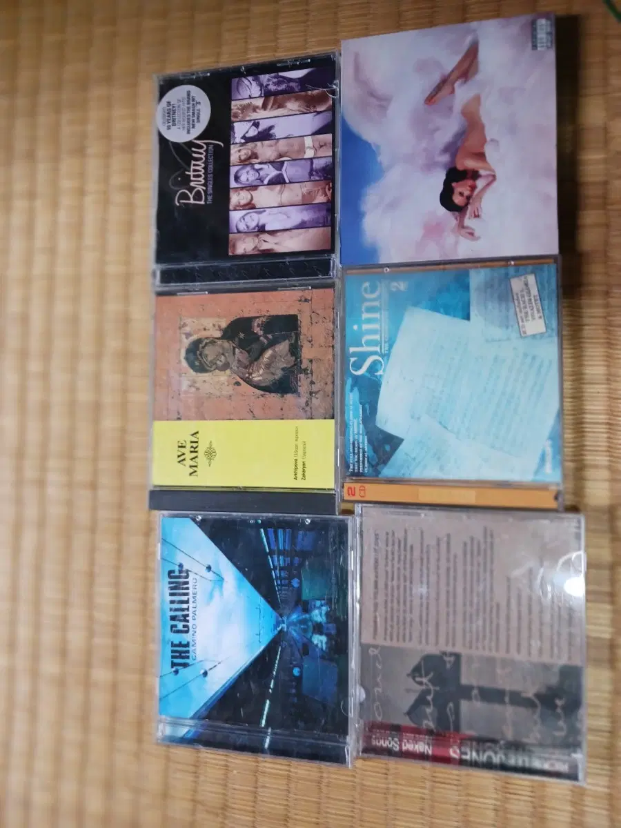 브리트니 스피어스 싱글즈 컬렉션 등6종...시디는 없고 케이스및 표지만있음