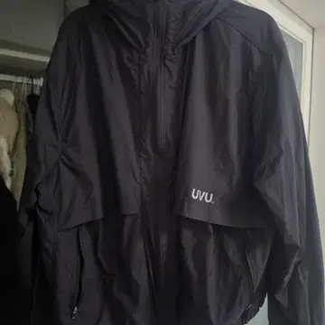 UVUフード風防ジャケットブラック