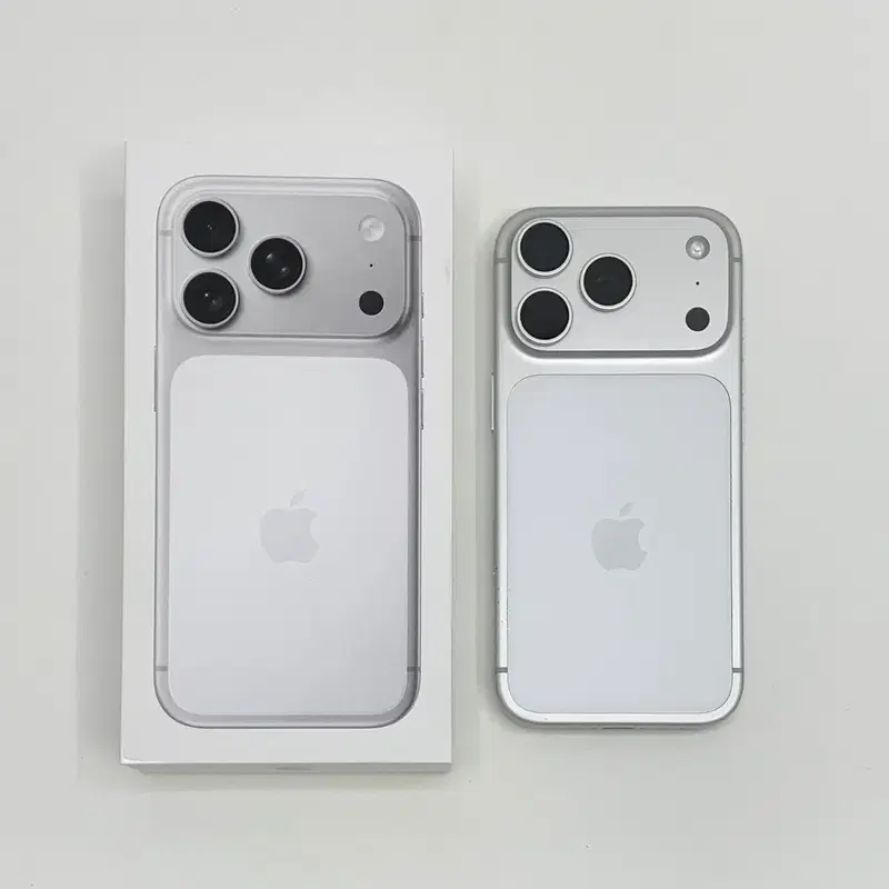 애플 아이폰 17프로 17pro 실버 256GB 자급제 + 새 폰케이스 2개