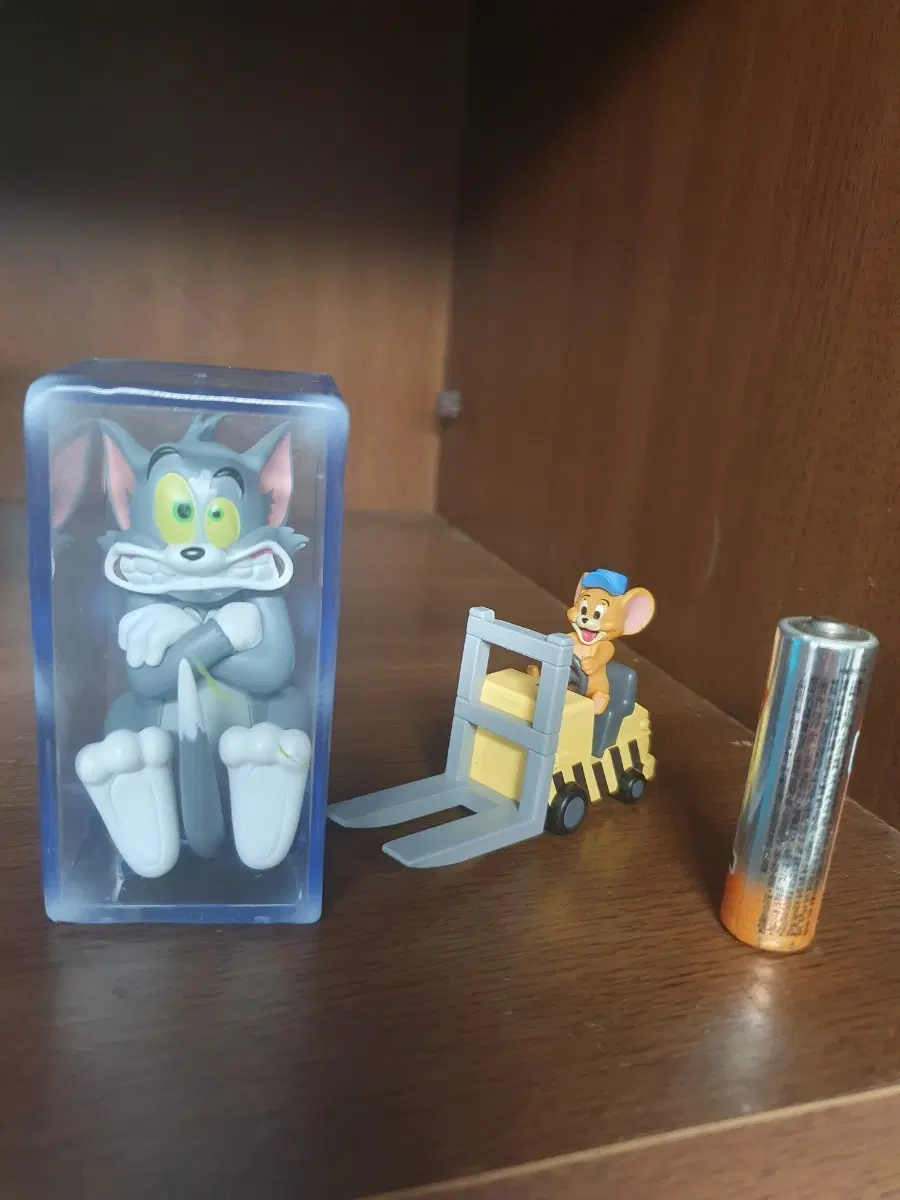 톰과제리 52toys 지게차 피규어