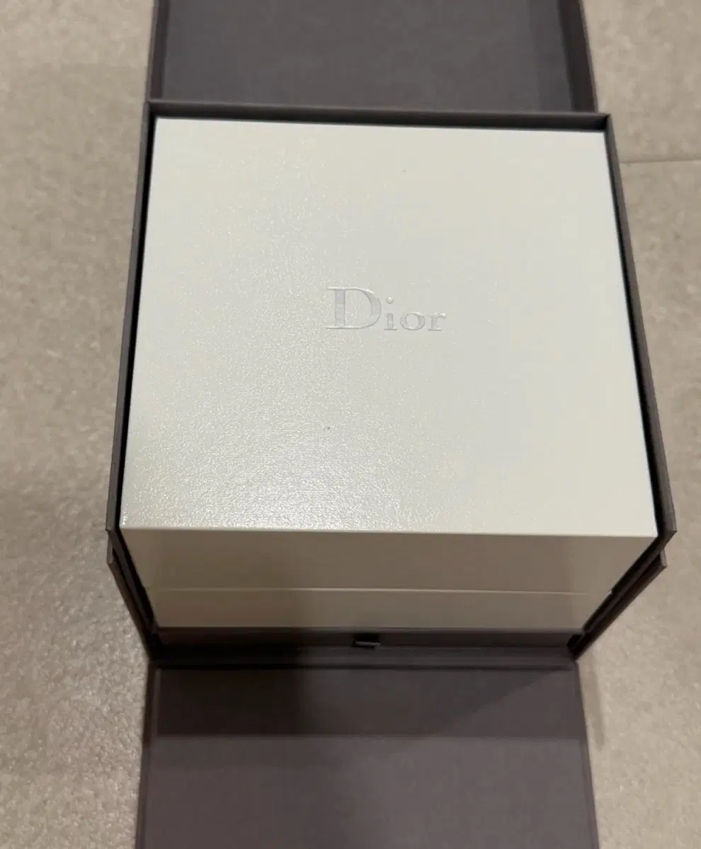 크리스찬 디올 금장시계