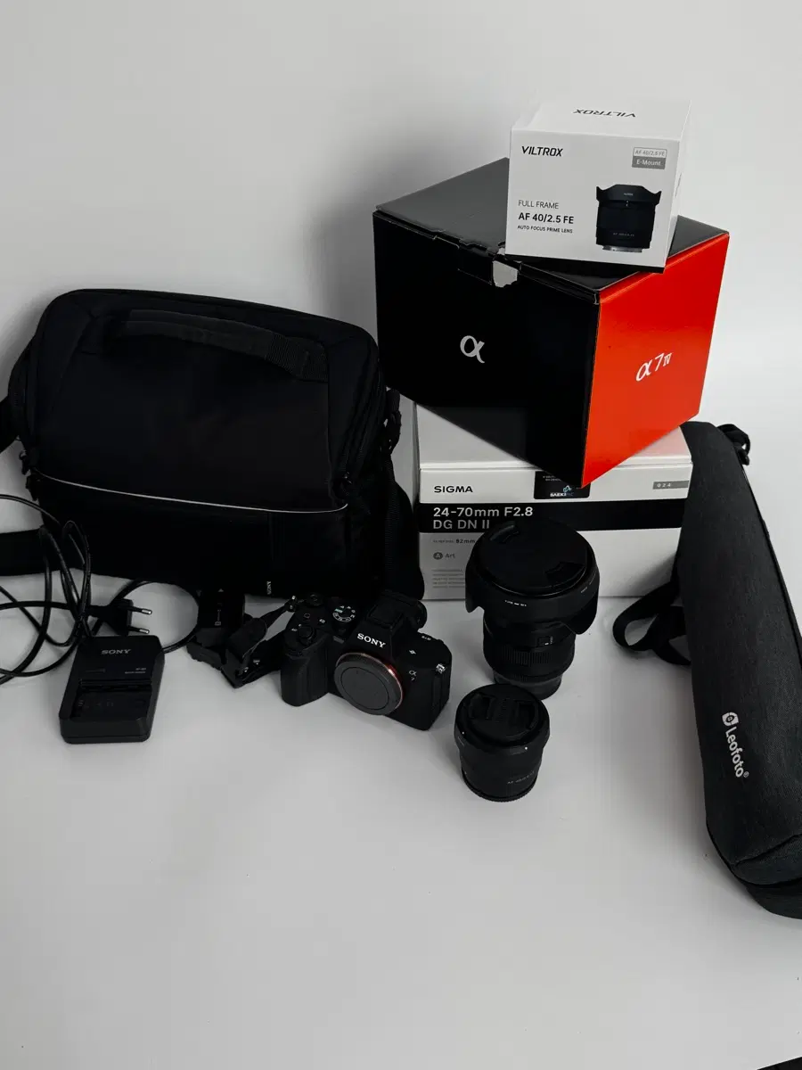 SONY A7M4 + SIGMA 24-70mm Art II + VILTROX 40mm일괄 판매합니다.