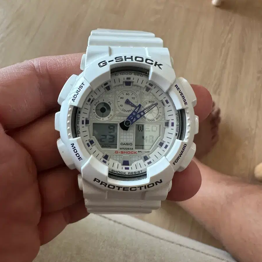 카시오 지샥 GA-110 화이트 시계