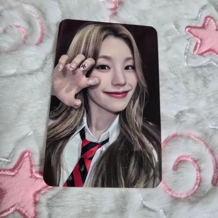 있지 예지 포카