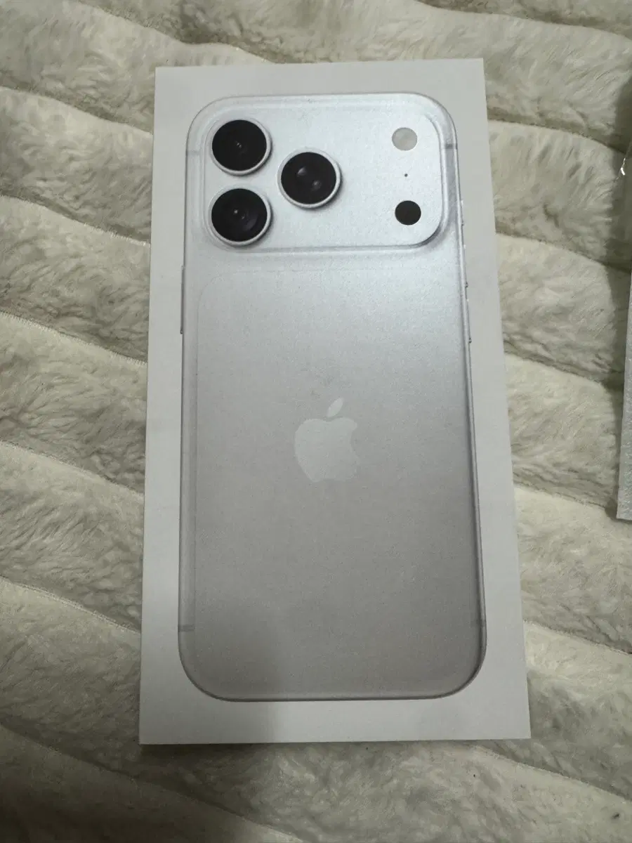아이폰 15 Pro 128GB 화이트 풀박스