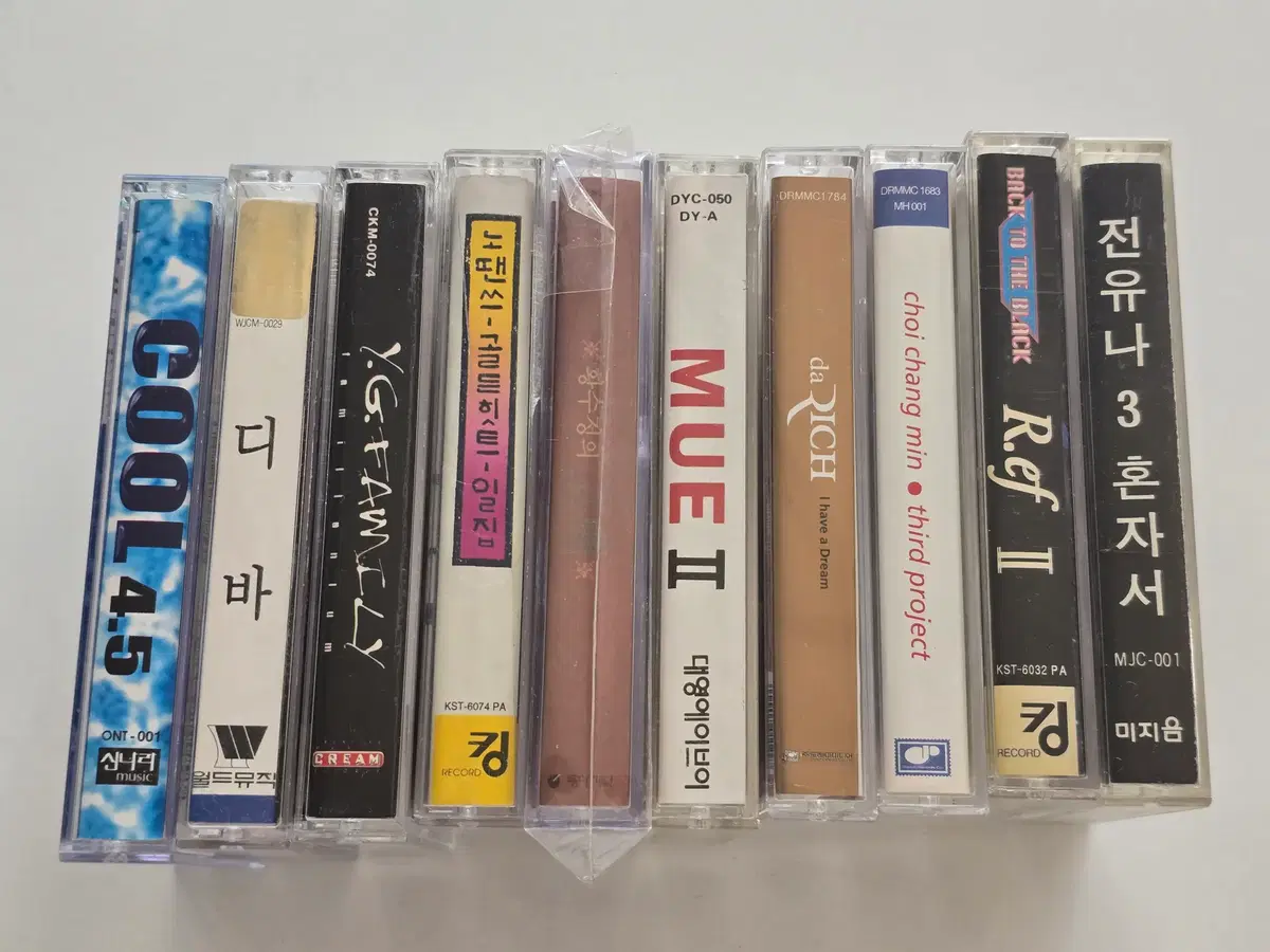 33 쿨 , 디바 , YG 패밀리, 노댄스, 황수정, 뮤 (MUE), 리치, 최창민, R.ef, 전유나 개봉 카세트테이프 총 10개 일괄판매