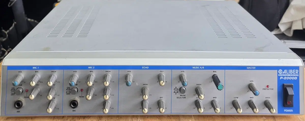 칼리버 P-2000D 믹서 앰프
