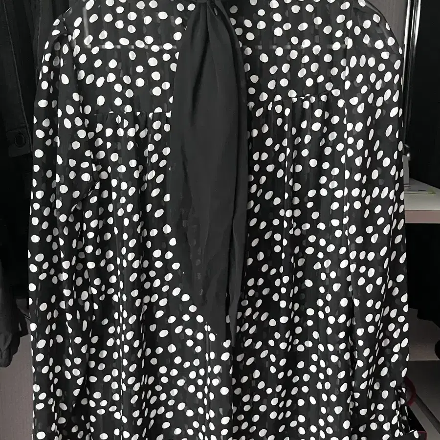자라(ZARA) 도트 블라우스