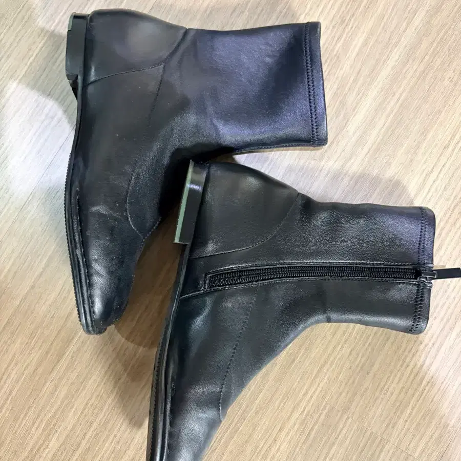 아떼바네사브루노 양가죽 부츠