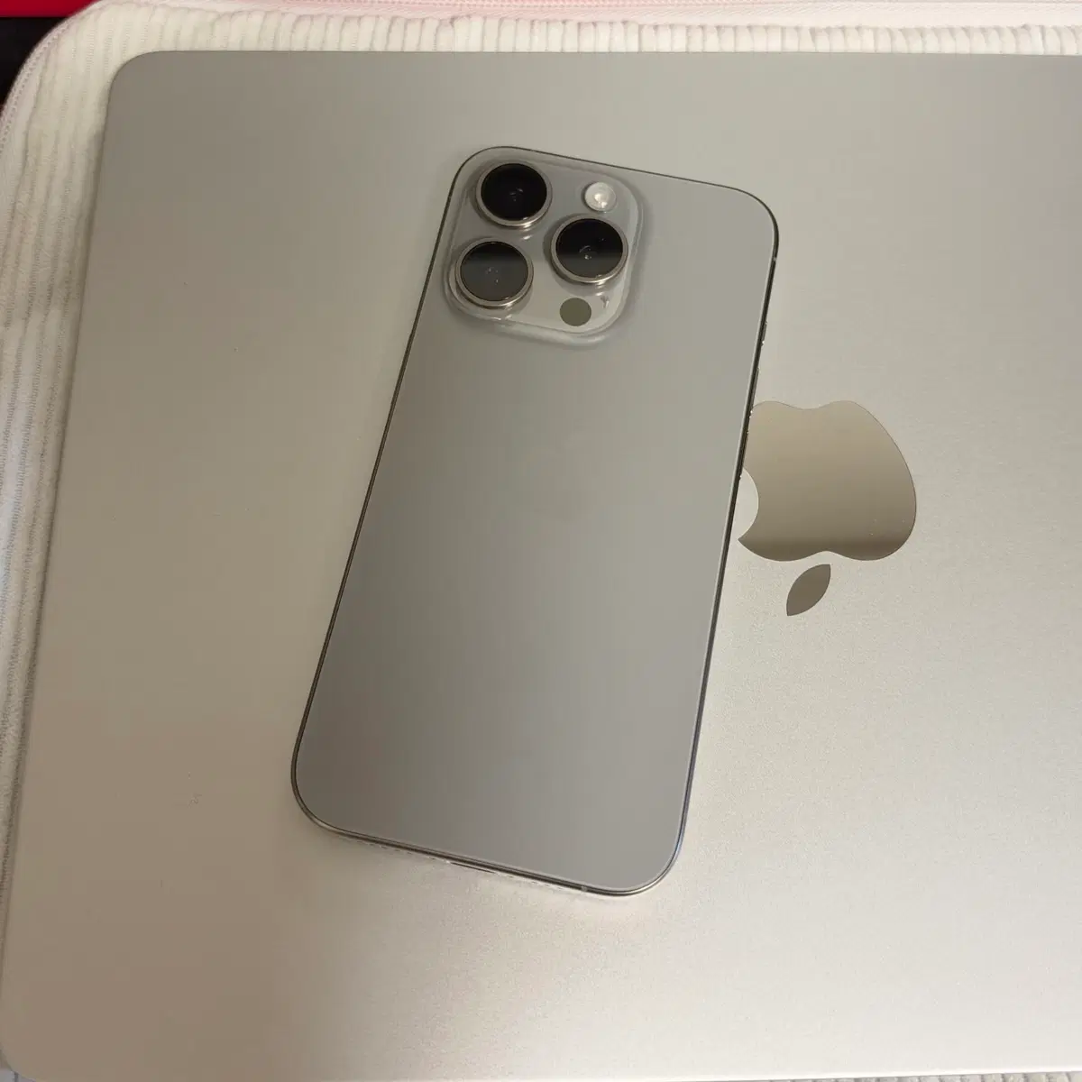 아이폰 15pro 256GB 내추럴티타늄