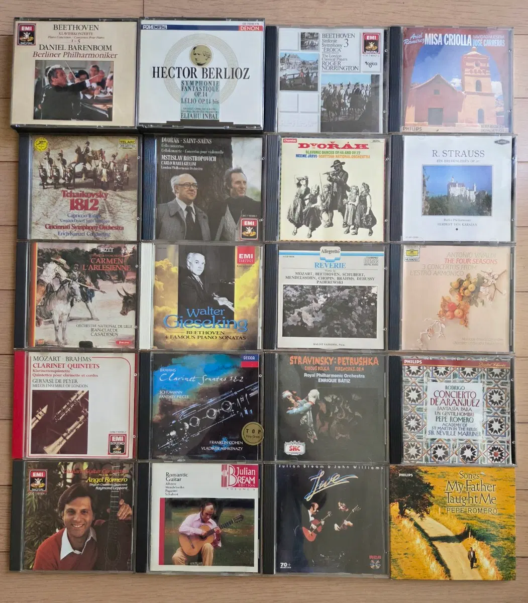 클래식 CD 앨범 다수 (베토벤, 모차르트, 스트라우스 등)