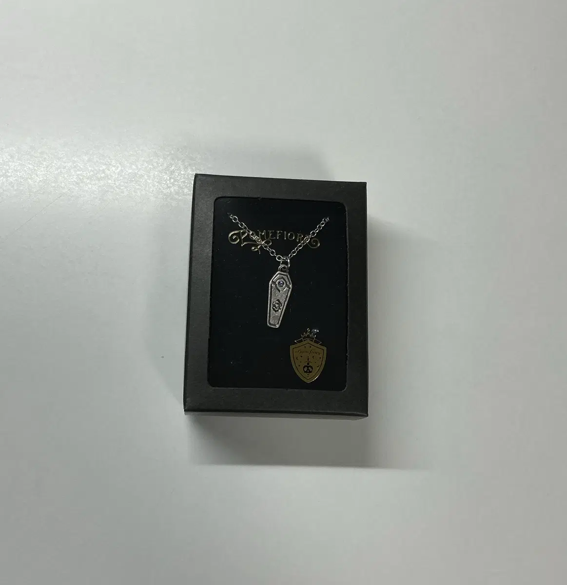 트위스테 폼피오레 목걸이 굿즈