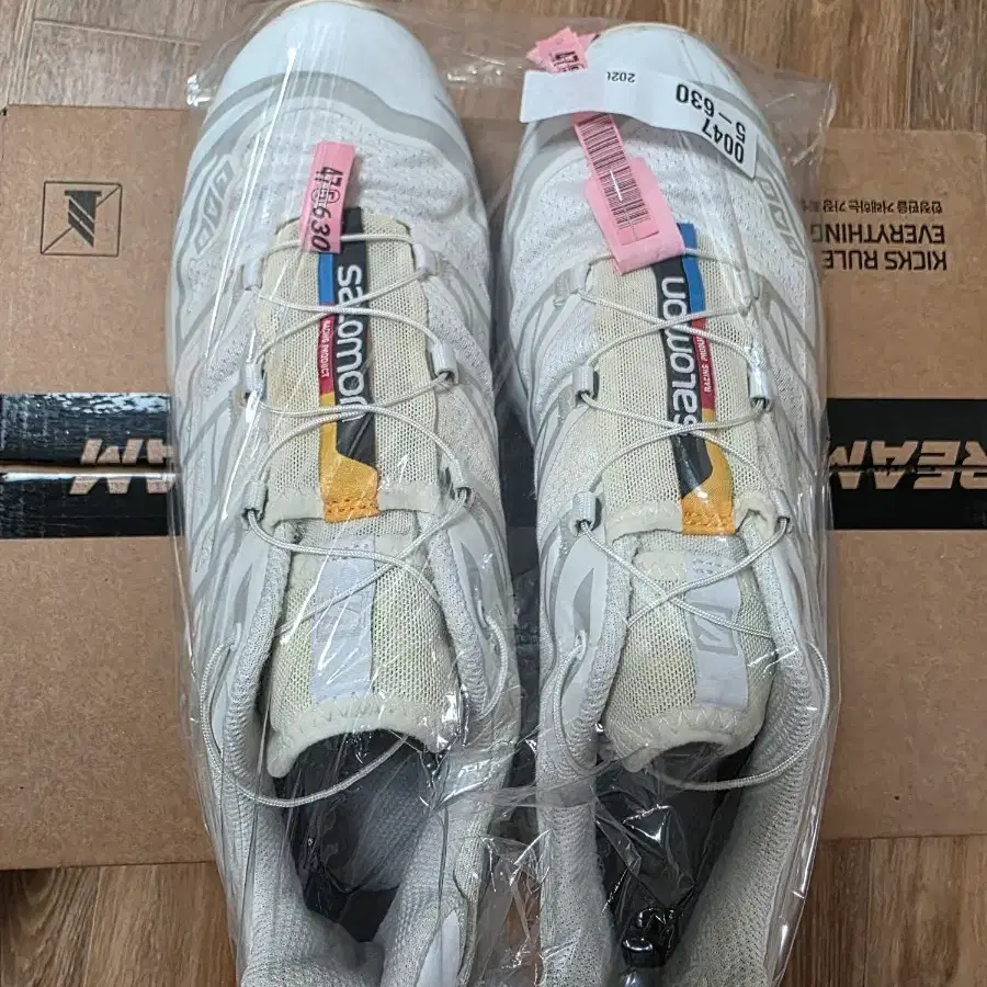 살로몬 XT-6 화이트 280