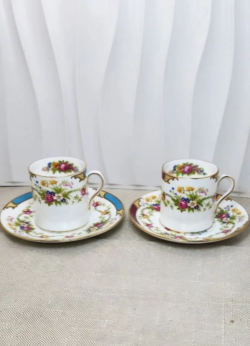 황실찻잔 Shelley Fine Bone China 빈티지 컵앤소서 2조 판매합니다.
