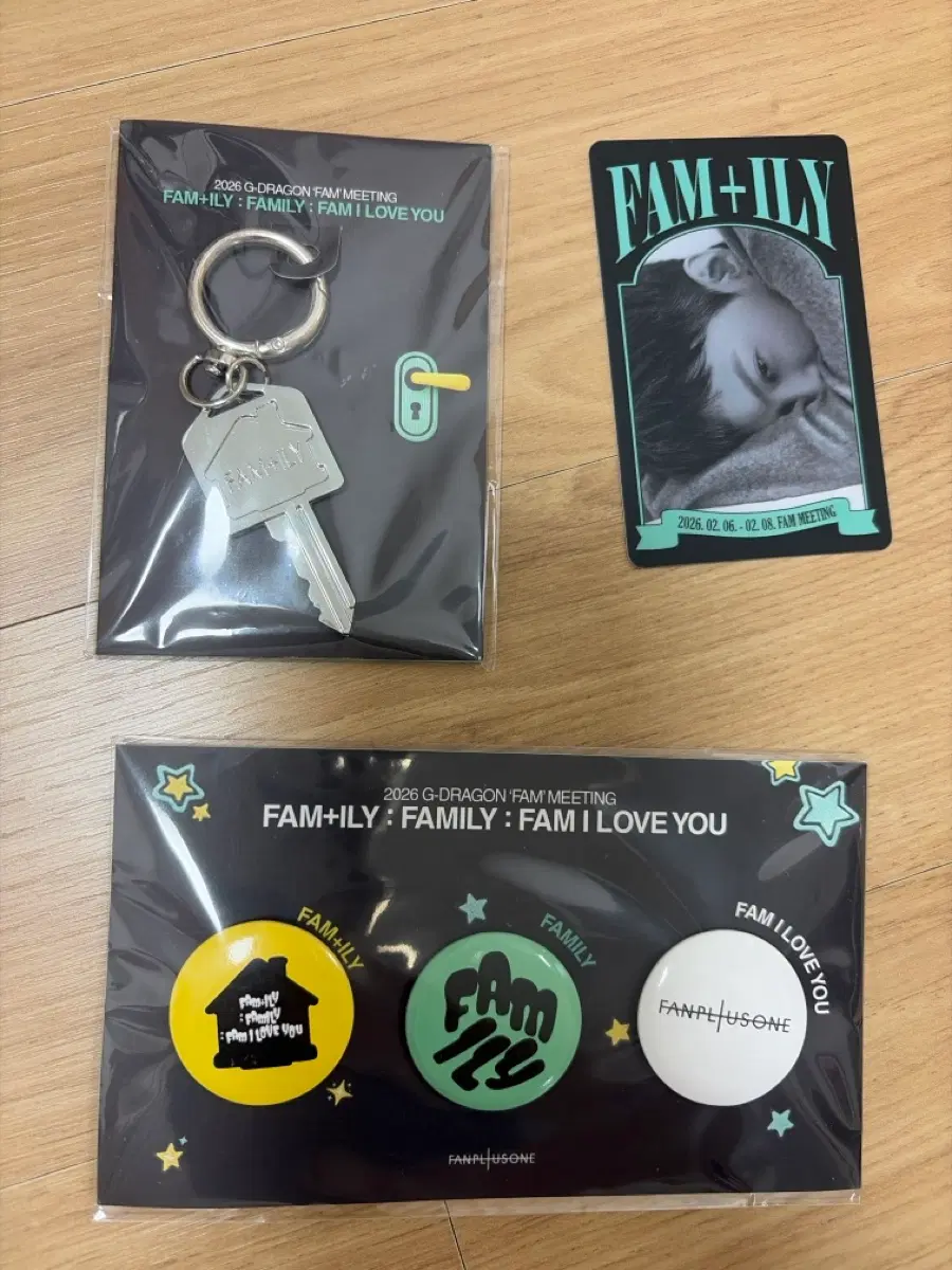 지드래곤 2026 팬미팅 FAM+ILY 굿즈 키링+뱃지+포토카드