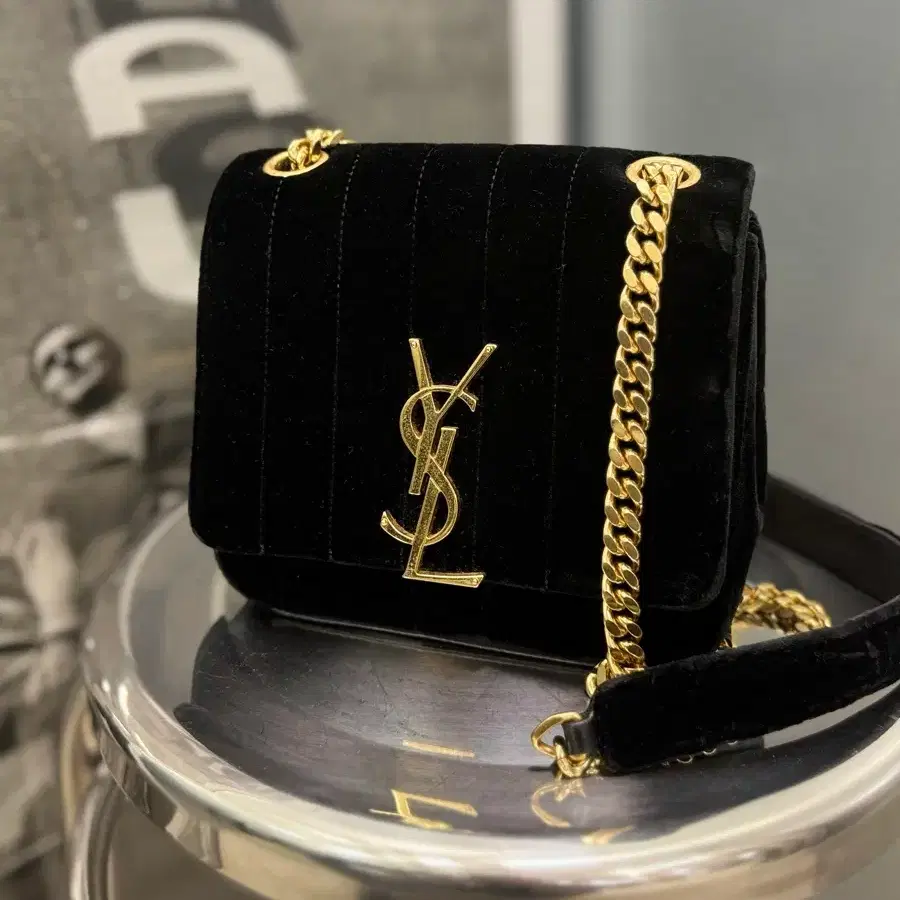 Saint Laurent 생로랑 비키 스몰 블랙 벨벳 마틀라세 골드체인 숄더백