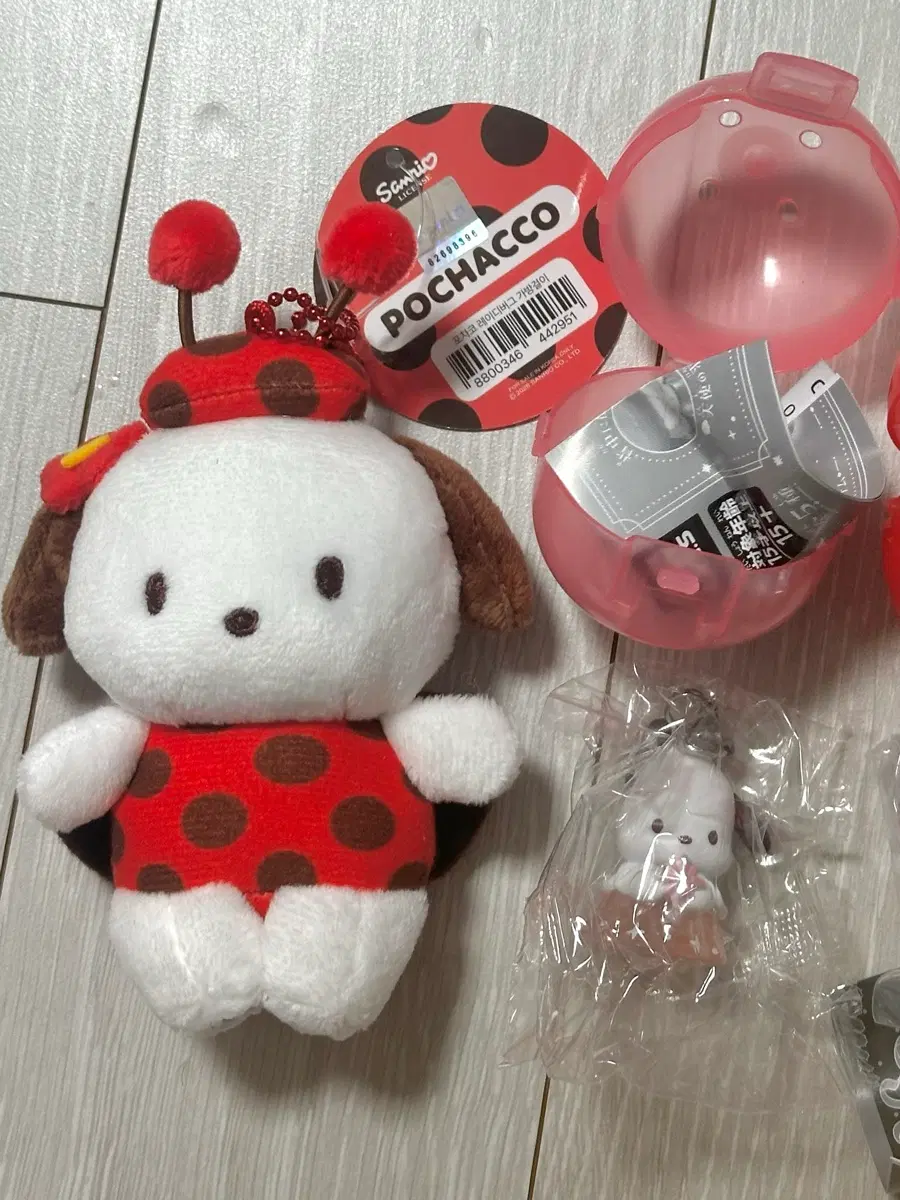 (일괄)산리오 포차코 무당벌레 인형 키링 + 포차코 가챠 세트