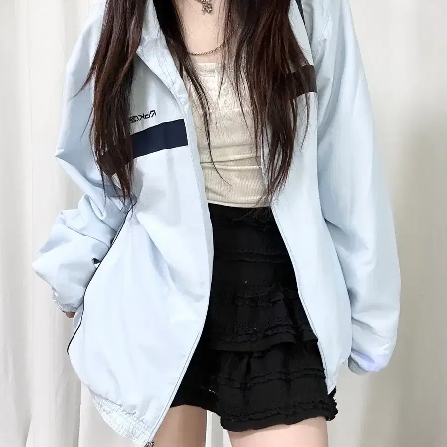 리복 자수로고 뮤트하늘 바람막이
