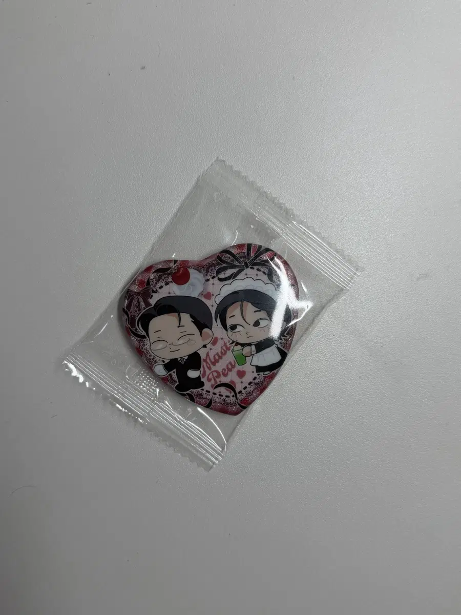 주의평화 살롱드르봉하트 뱃지