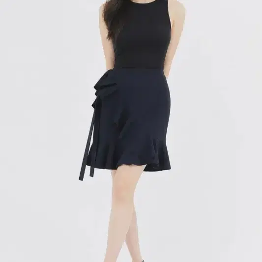 여XS/바니스뉴욕 프릴 디테일 랩 스커트