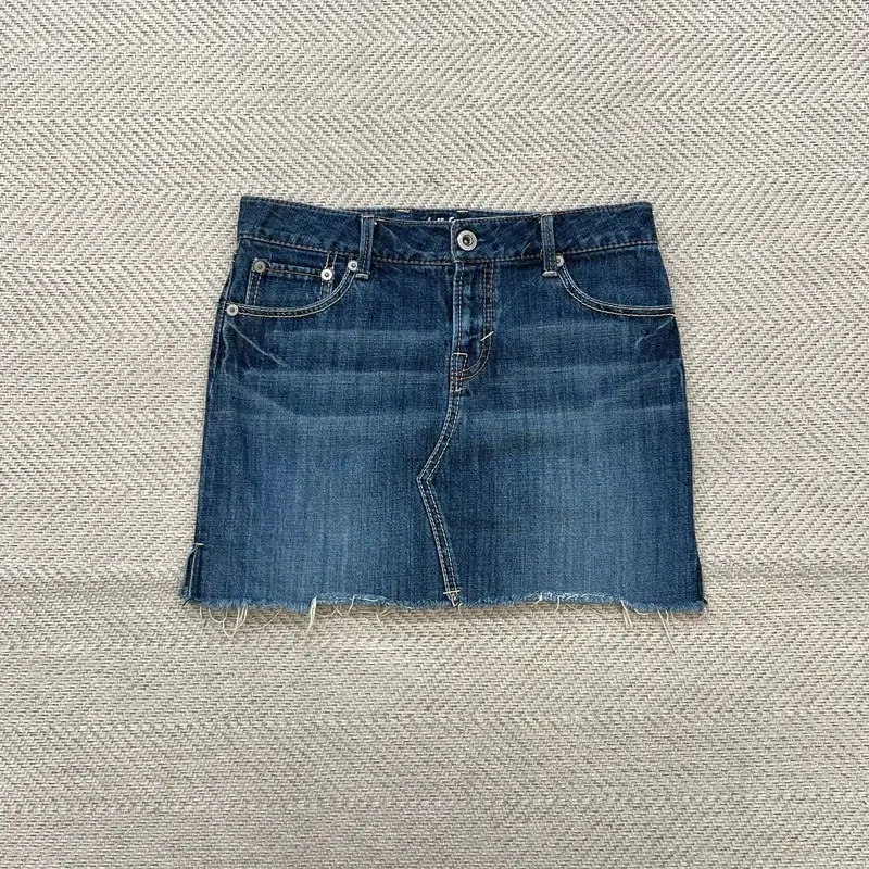 백넘버 디스트로이드 데님 숏 스커트 r4689