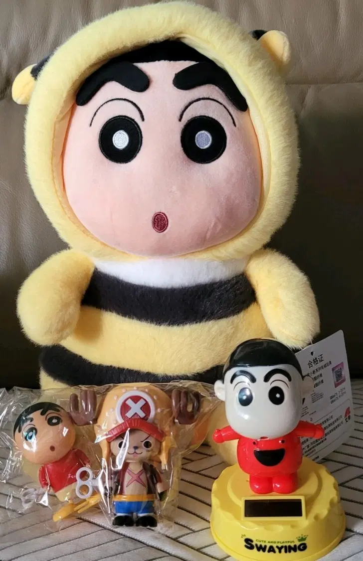 크레용신짱 꿀벌 35cm 봉제인형 + 솔라 춤추는 짱구인형 + 태엽으로 움직이는 짱구 2종(새상품)